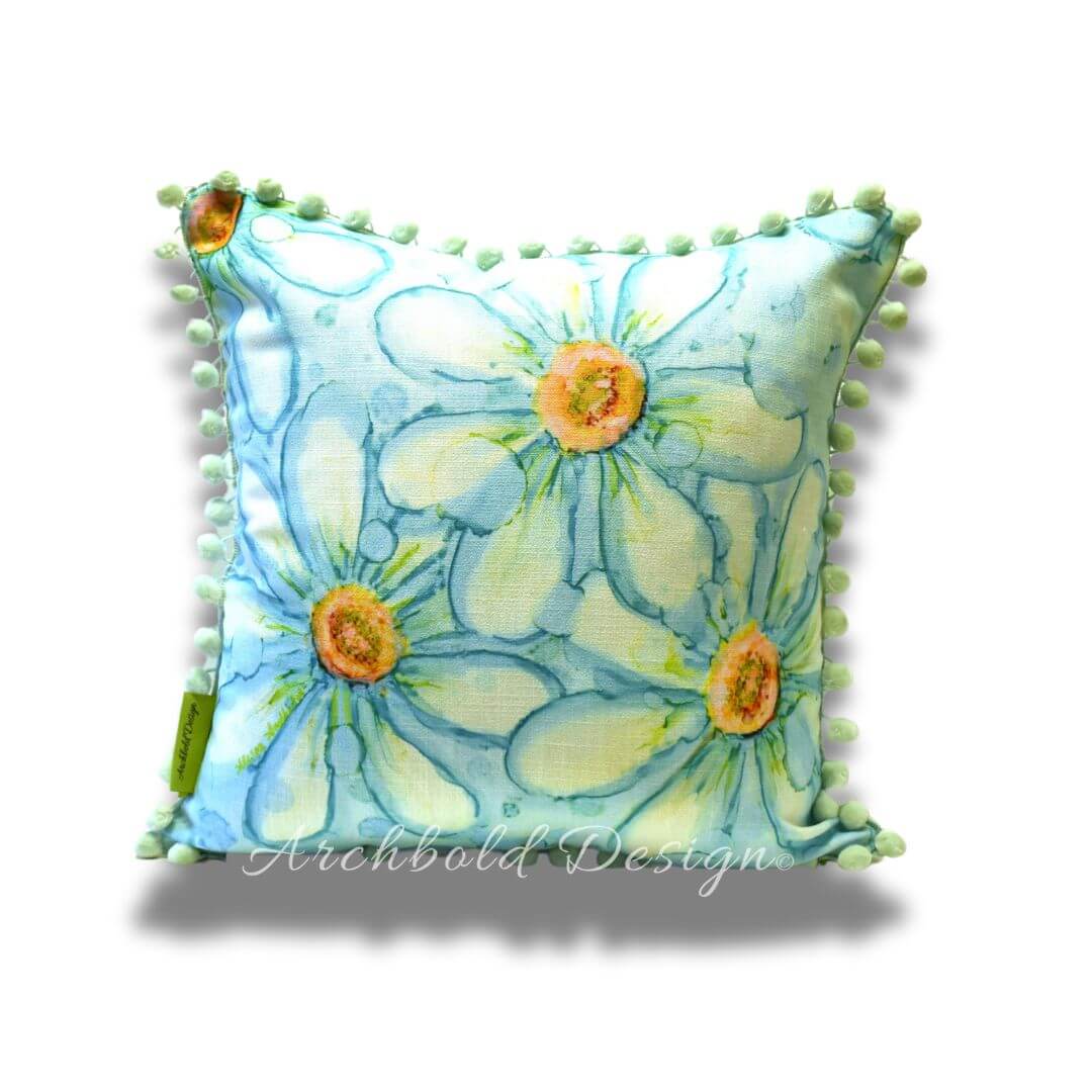 Daisies in the rain Cushion